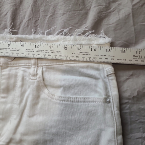 Express White Denim Mini Skirt Women SZ 4 raw hem and waistband beachyvibes - Picture 7 of 7